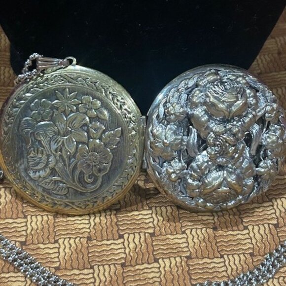 REPOUSSE Victorian Gold Tone Large Round Large Locket NECKLACE - Picture 7 of 10